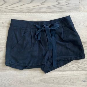 Aritzia Wilfred Black Allegra Shorts